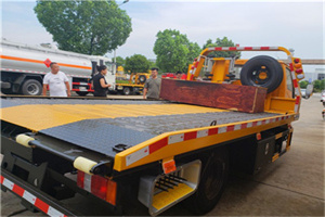 万秀附近拖车电话号码服务